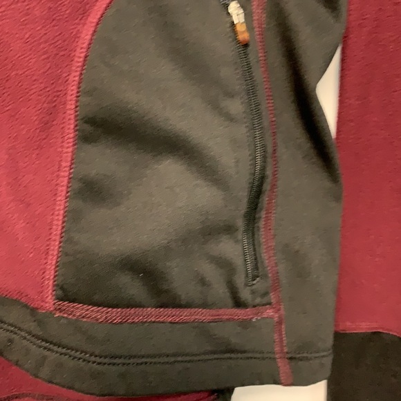 The North Face size L fleece zip pocket burgundy maroon color - Picture 4 of 5